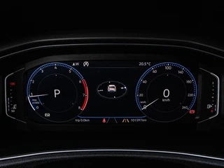Volkswagen T-Roc 1.5 TSI 150 PK DSG Style IQ.DRIVE | Trekhaak | Virtual Cockpit | LED | ACC | Camera | Dodehoekdetectie | Stoel-/Stuurverwarming | Navigatie | Apple CarPlay/Android Auto | 18" / 15