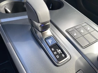 Lexus UX 300h Ultimate Edition DIRECT LEVERBAAR EL-ACHTERKLEP STUURVERW STOELVERW GROOT-SCHERM BLIND-SPOT / 30