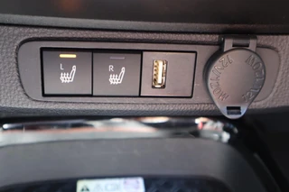 Toyota Aygo X LIMITED JBL-AUDIO STOELVERWARMING KEYLESS PARK-SENSOREN 18"LMV APPLE/ANDROID LED CLIMA CAMERA AD-CRUISE NL-AUTO / 32