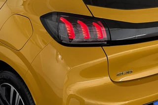 Peugeot 208 1.2 PureTech Allure Pack Stoelverwarming Keyless Adaptieve Cruise Control Apple CarPlay / 20