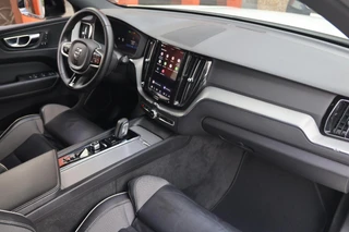 Volvo XC60 T6 Recharge AWD R-Design | Trekhaak | Parkeercamera |Panoramadak | Longe Range | Keyless / 28