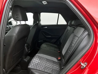 Volkswagen T-Roc 1.0 TSI R-Line | Camera | CarPlay | Adaptive Cruise | Digital Dash / 25