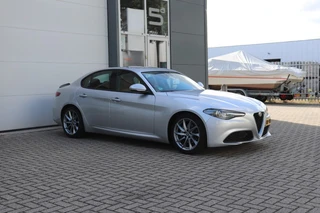 Alfa Romeo Giulia 2.0T SUPER AUT ORIG.NL/A.CarPlay/Ad.Cruise/Stuur&Stoelverw./18inch 114dkm! / 19