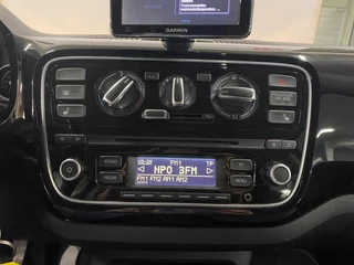Volkswagen Up! 1.0 cross up! BlueMotion/ Nederlandse auto/ 5 deurs/ Parkeersensoren voor en achter/ Bluetooth / Airco / 28