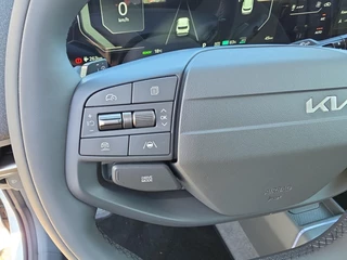 Kia EV2 Plus 42.2 kWh | Navigatie | Climate control | Stoel + Stuurverwarming | Parkeer sensoren voor + achter | Parkeer camera achter | DEMO / 18