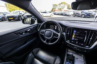 Volvo V60 2.0 B4 Momentum Business  | Pano | Harman Kardon | / 23