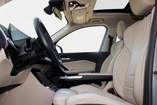 BMW X1 xDrive25e Frozen Grey l Pano l Trekhaak l Harman Kardon l Leder l 360° Camera / 12