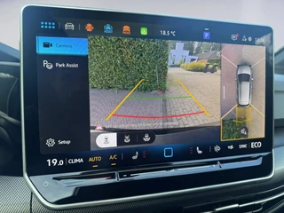 Volkswagen Golf 1.5 eHybrid GTE 272pk / 5JR Garantie / Pano / Trekhaak / DCC / Keyless / Matrix / 360 / HUD / 26