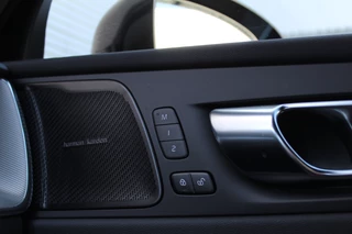 Volvo XC60 2.0 T6 Plug-in hybrid AWD Ultimate Black Edition  | Panoramadak | Head-up | H/K | Memory / 31