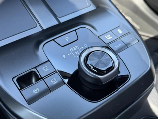 Toyota C-HR+ EXECUTIVE AWD 77 kWh NIEUW & DIRECT LEVERBAAR!! PREMIUM PACK PANO-DAK BLIND-SPOT PARK-SENSOREN 360° CAMERA STOEL/STUURVERW WARMTEPOMP EL-ACHTERKLEP / 38