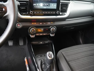 Kia Stonic 1.0 T-GDi MHEV DynamicPlusLine  - Apple Carplay/Android Auto - Cruise Control - Climate Control - Navigatie - Stuur/Stoel Verwarming - Fabrieks garantie tot 04-2032 of 150.000km fabrieksgarantie / 33