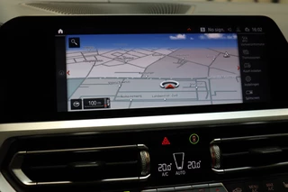 BMW 3 Serie Touring M340i xDrive High Executive M Sport Pakket Automaat  / Live Cockpit Professional / Panoramadak / Trekhaak / Individual Leder Merino / Driving Assistant / M Sport Differentieel / Harman Kardon / M Adaptief Onderstel / Safety Pack / Head-Up Display / 19 Inch / Stoelverwarming voor+achter / 26