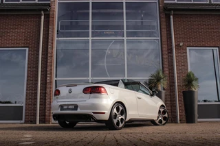Volkswagen Golf Cabrio 2.0 TSI GTI | 2e eigenaar | DSG | Xenon | Stoelverwarming | Climatronic | Cruise control | Navigatie | Bluetooth | PDC | 18 inch Detroit | Origineel / 6