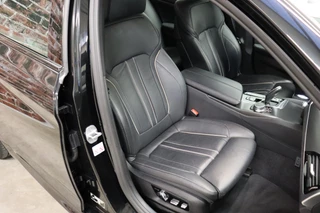 BMW 5 Serie Touring 520i High Executive M Sport Pakket Automaat  / Trekhaak / Navigatie Professional / Achteruitrijcamera / Comfortstoelen / DAB / Apple Carplay / Stoelverwarming / Adaptief Onderstel / Cruise Control / LED / 20
