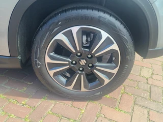 Suzuki Vitara 1.4 Boosterjet Style Rhino Edition Smart Hybrid Panoramadak  Fabrieksgarantie Rijklaar “Sinds 1970 | 5.000+ reviews | Score 9,5 | Service zoals ’t hoort” Henk Jongen Auto's in Helmond,  al 50 jaar service zoals 't hoort! / 20
