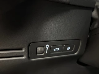 Volvo XC40 1.5 T5 Plug-in hybrid Plus Dark /pano/memory/navi/harman kardonc/camera / 14