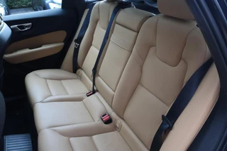 Volvo XC60 T8 Recharge AWD Momentum | Leder | Panoramadak | Parkeercamera | Keyless / 15