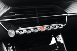Peugeot 2008 1.2 Hybrid 145 Allure 2+6 jaar Garantie / NIEUW / 17