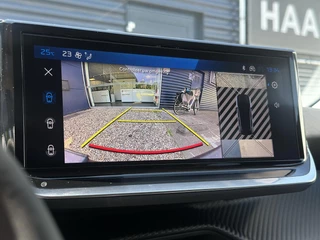Peugeot 208 1.2 Hybrid 110 e-DCS6 Allure | Climate Control | Navigatie | Full LED | DAB | Parkeercamera/-sensoren | Apple Carplay/Android Auto | Dode hoekdetectie | Lichtmetalen velgen | / 19