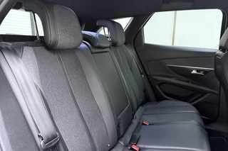 Peugeot 3008 1.2T GT Line 130pk | Navigatie | Achteruitrijcamera | Climate Control | LED koplampen | Handsfree kofferklep | Keyless Entry & Start | Apple Carplay & Android Auto | 19'' Lichtmetalen velgen | 1.400kg trekgewicht | 1e eigenaar / 16