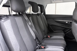 Peugeot 5008 1.2 PureTech Blue Lease Executive | 7 persoons | Cruise control | Climate control | Navigatie full map | Lichtmetaal 17" / 16