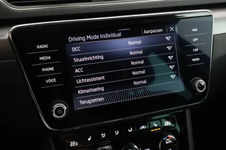 Skoda Superb Combi 1.4 TSI 218pk iV Business Edition Trekhaak Memory Stoelverwarming Virtual Cockpit Navigatie / 38