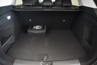 MG HS MG PHEV 1.5 Luxury  Treeplanken electrische klep 360 camera 24 Maanden garantie* (Vraag naar de voorwaarden) / 27