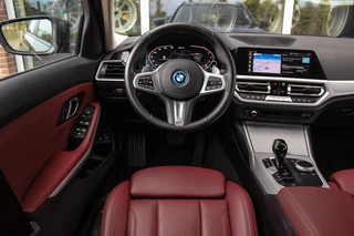 BMW 3-serie Touring 330e High Executive | 1e eigenaar | BTW auto | M-sport stuur | HiFi audio | Sportstoelen | Cruise control adaptief | Grootlichtassistent | Active Guard Plus / 11