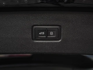 Audi Q7 3.0 TFSI quattro S-Line Panoramadak B&O Advanced Nachtzicht Luchtvering Leder ACC HUD Virtual Cockpit Soft-Close Achterasbesturing Trekhaak 21" / 49