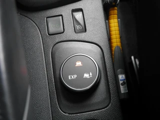 Renault Captur 0.9 TCe Xmod | Lederen bekleding | Stoelverwarming | Trekhaak | Keyless entry en start | Climate control | Navigatie | Extra getint glas | Regensensor / 32