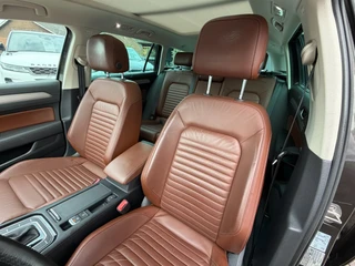Volkswagen Passat Variant 1.4 TSI ACT Highline Business R / Pano / Massage / Camera / Sportleder / Trekhaak / Zeer mooie auto ! / 24