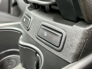 Renault Kadjar 1.3 TCe 140 EDC Intens  | Trekhaak | Leer | Stoelverwarming | Dodehoek | Elektrische Stoelen | 1500KG Trekgewicht | Navigatie | Climate Control | Achteruitrijcamera | Automaat | Apple CarPlay/Android Auto / 9