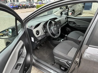 Toyota Yaris 5-DEURS NL-AUTO 1E-EIG DEALER-OND 5-DEURS AIRCO RADIO/CD  TREKHAAK ALL-SEASONS / 12