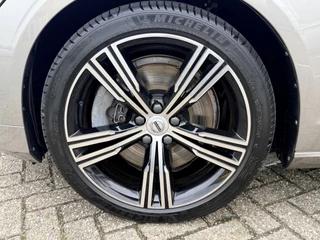 Volvo V60 2.0 T6 Recharge AWD Inscription  | Trekhaak | Pano | LED | Keyless | Adapt. Cruise | Apple/Android | Four C / 17