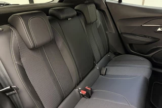 Peugeot 2008 1.2 Hybrid 136 GT | Climate control | Apple carplay/Android auto | Navigatie | Cruise control | Draadloze telefoonlader | Lichtmetalen velgen 17" | / 16