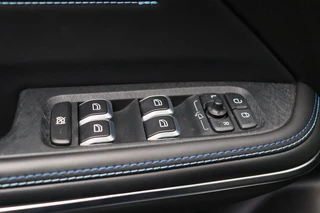 Lynk & Co 01 1.5 261PK Plug-in Hybrid Pano/dak Apple/Carplay Adaptive/Cruise / 29