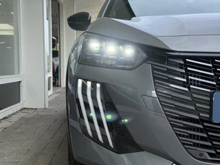 Peugeot 208 1.2 Hybrid 145 e-DCS6 GT | Alcantara | Stoelverwarming + massage | Achteruitrijcamera | Cruise | Apple Carplay/Android / 24