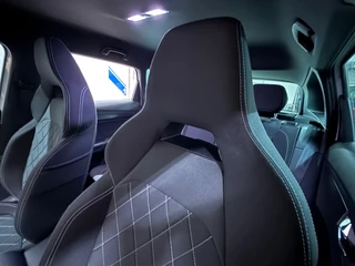 Skoda Karoq 1.5 TSI DSG 4x4 Sportline Business | 1800KG Trekgewicht | Carplay | Sportstoelen | Camera / 35