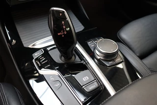 BMW X3 xDrive30i High Executive xLine Automaat  / Panoramadak / Trekhaak / Sportstoelen / Leder / 19 Inch / Driving Assistant Plus / Hifi / LED / Head-Up Display / Achteruitrijcamera / Stoelverwarming / Adaptief Onderstel / Multifunctioneel Instrumentenpaneel / 23