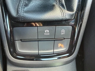 Skoda Kamiq 1.0 TSI Monte Carlo * Panoramadak * Parkeercamera * Navigatiesysteem * Keyless entry* / 24