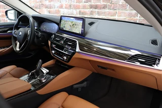 BMW 5 Serie Touring 520i High Executive Luxury Line Automaat  / Live Cockpit Professional / Laser Light / Cruise Control / Achteruitrijcamera / Stoelverwarming / Climate Control / Comfort Stoelen / Parking Assistant / 18 Inch / 20