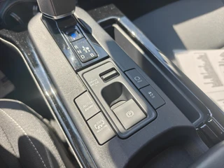Toyota Prius 2.0 Plug-in Hybrid 220 PARK-SENSOREN BLIND-SPOT KEYLESS STOEL/STUURVERW CAMERA APPLE/ANDROID DAB+ LM-VELGEN AD-CRUISE ELEK-ACHTERKLEP / 36