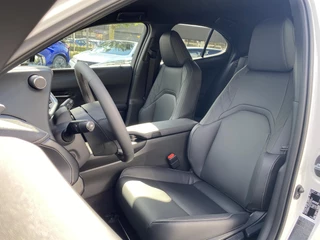 Lexus UX 300h Ultimate Edition DIRECT LEVERBAAR EL-ACHTERKLEP STUURVERW STOELVERW GROOT-SCHERM BLIND-SPOT / 18