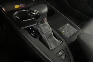 Lexus UX 250h F Sport Line | CAMERA | ADAPTIVE | KEYLESS | CARPLAY / 20