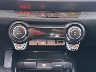 Kia Stonic 1.0 T-GDi MHEV DynamicLine  - Apple Carplay/Android Auto - Achteruitrijcamera - Cruise Control - - Fabrieksgarantie t/m 05-2032 / 31