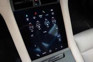Porsche Taycan Performance 84 kWh  ACC Panoramadak Leder Memory Seats / 17