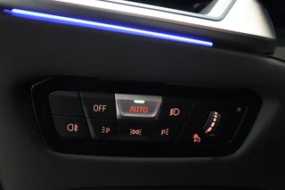 BMW 3 Serie Touring M340i xDrive High Executive M Sport Pakket Automaat  / Live Cockpit Professional / Panoramadak / Trekhaak / Individual Leder Merino / Driving Assistant / M Sport Differentieel / Harman Kardon / M Adaptief Onderstel / Safety Pack / Head-Up Display / 19 Inch / Stoelverwarming voor+achter / 41