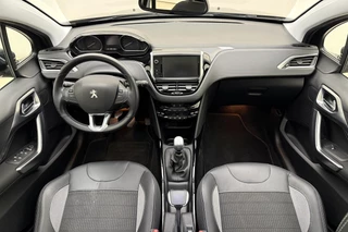 Peugeot 2008 1.2 PureTech 130pk Blue Lease Allure | Panorama Dak | DAB+ | Navigatie | Climate Control | Cruise Control | Achteruitrijcamera |LichtMetalen Velgen met All Seasonbanden / 27