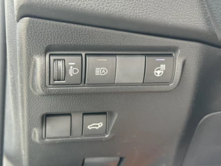 Toyota Corolla Cross 2.0 Hybrid 180 DYNAMIC NIEUW DIRECT LEVERBAAR! BLIND SPOT STOEL/STUURVERW KEYLESS 18'' LM-VELGEN APPLE/ANDROID NAVI CLIMA AD-CRUISE PARK-SENSOREN / 14
