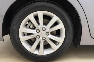 Lexus CT 200h Business Line | Navigatie | Climate Control | Achteruitrijcamera | Parkeersensoren voor & achter / 13